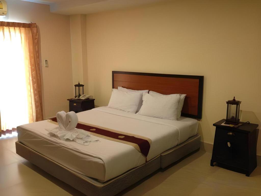 Rayong Lanna Hotel Exterior foto