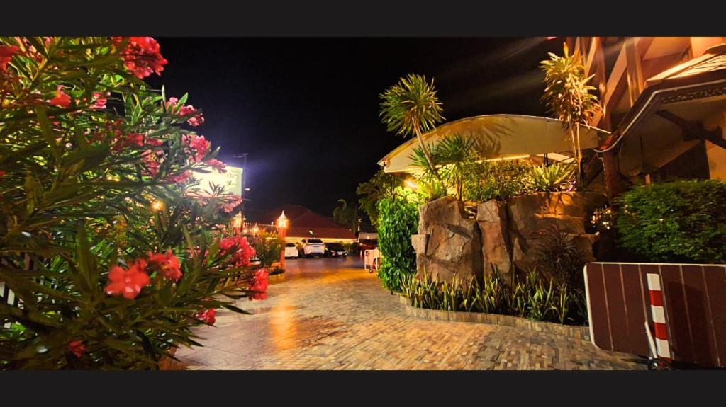 Rayong Lanna Hotel Exterior foto
