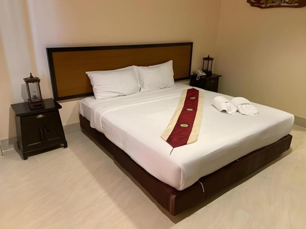 Rayong Lanna Hotel Exterior foto