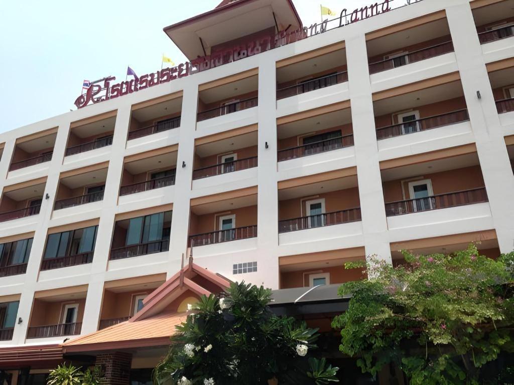Rayong Lanna Hotel Exterior foto