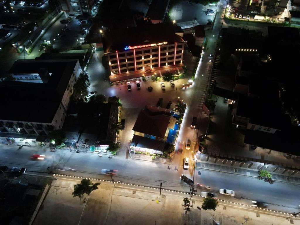 Rayong Lanna Hotel Exterior foto